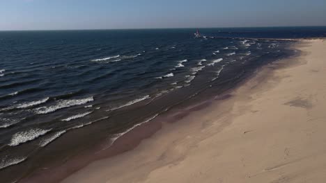 Clima-De-Otoño-Empujando-Fuertes-Vientos-Sobre-El-Lago-Michigan