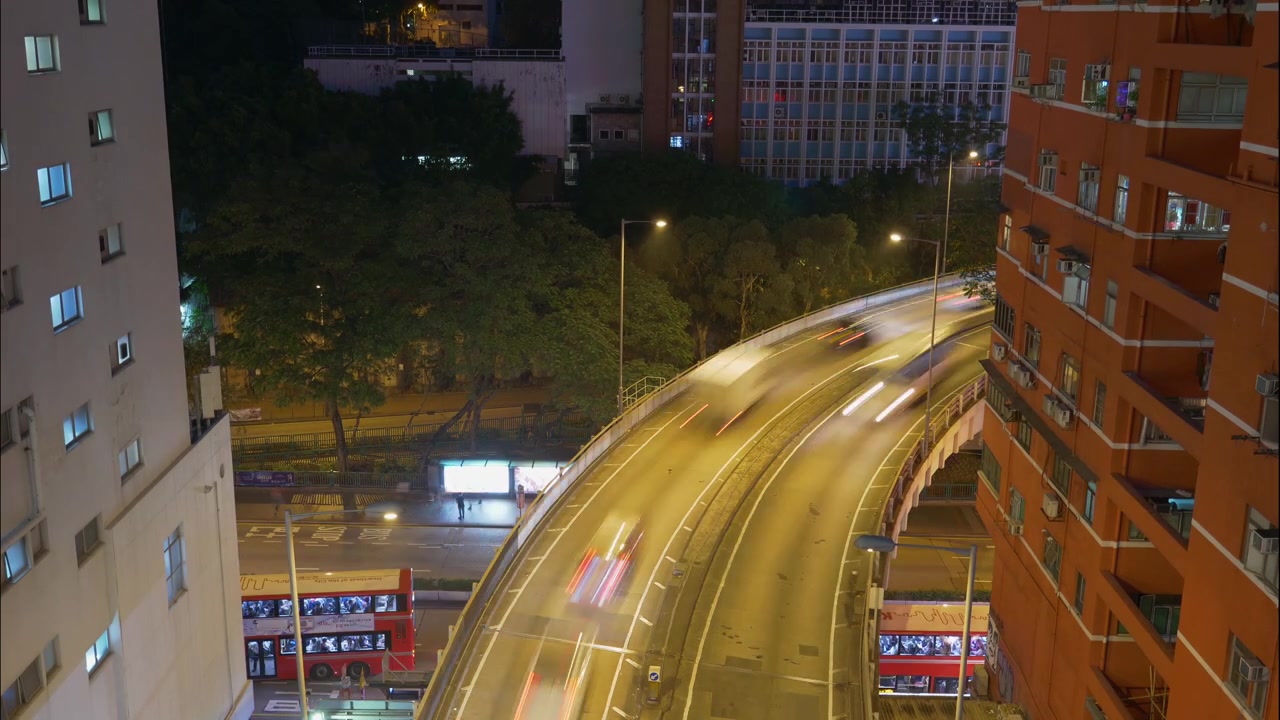 Timelapse notturno di una strada a Hong Kong