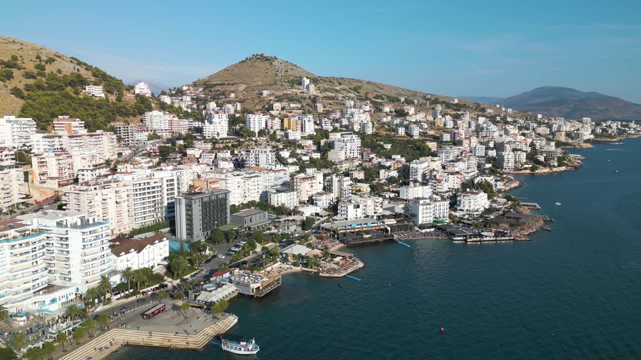 사란데 , 알바니아 아름다운 여름날