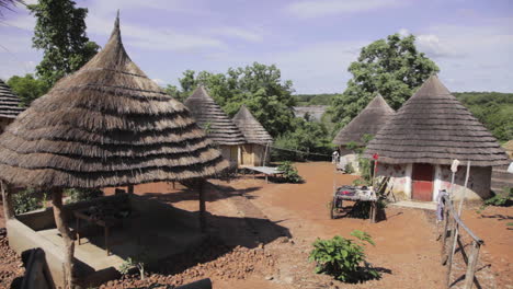 Choza-De-Mimbre-Temporal-Vivienda-Residencial-En-África-Senegal