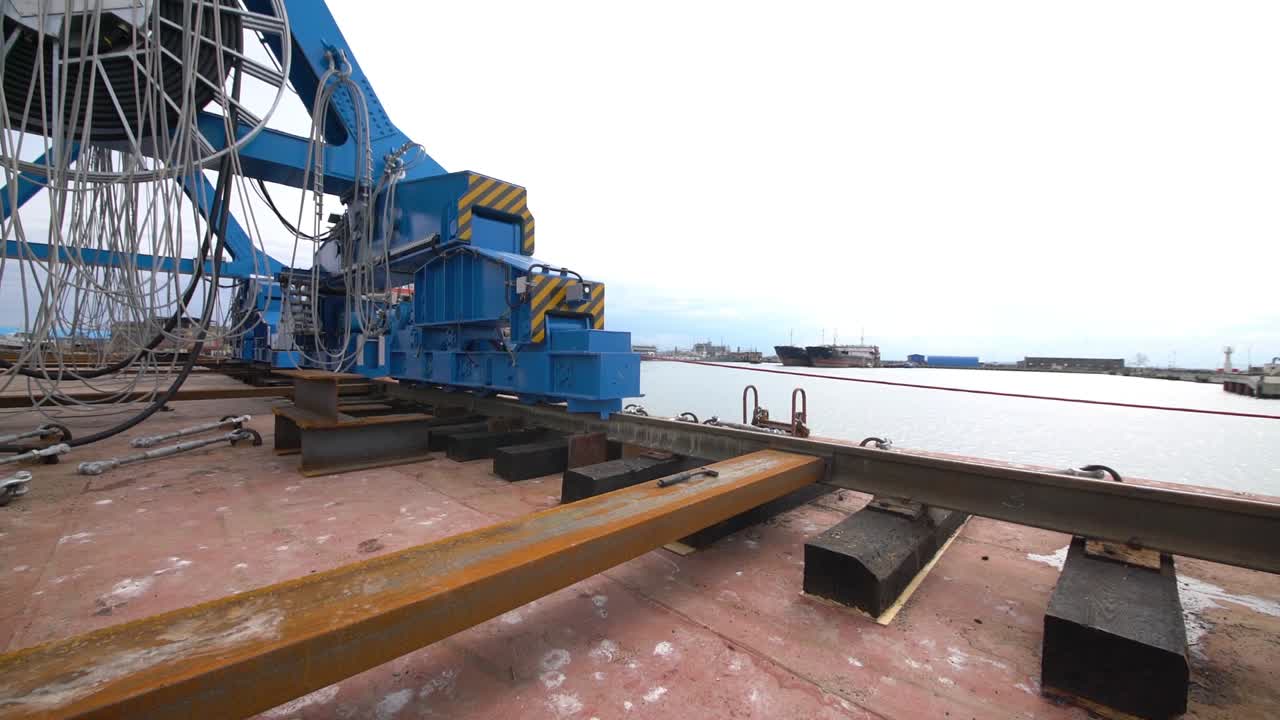 조선소 크레인 및 수리 장비