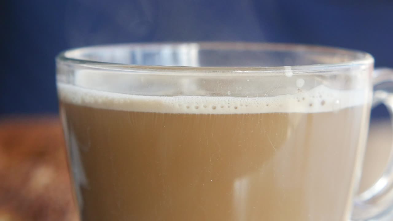 유리 컵 에 은 커피