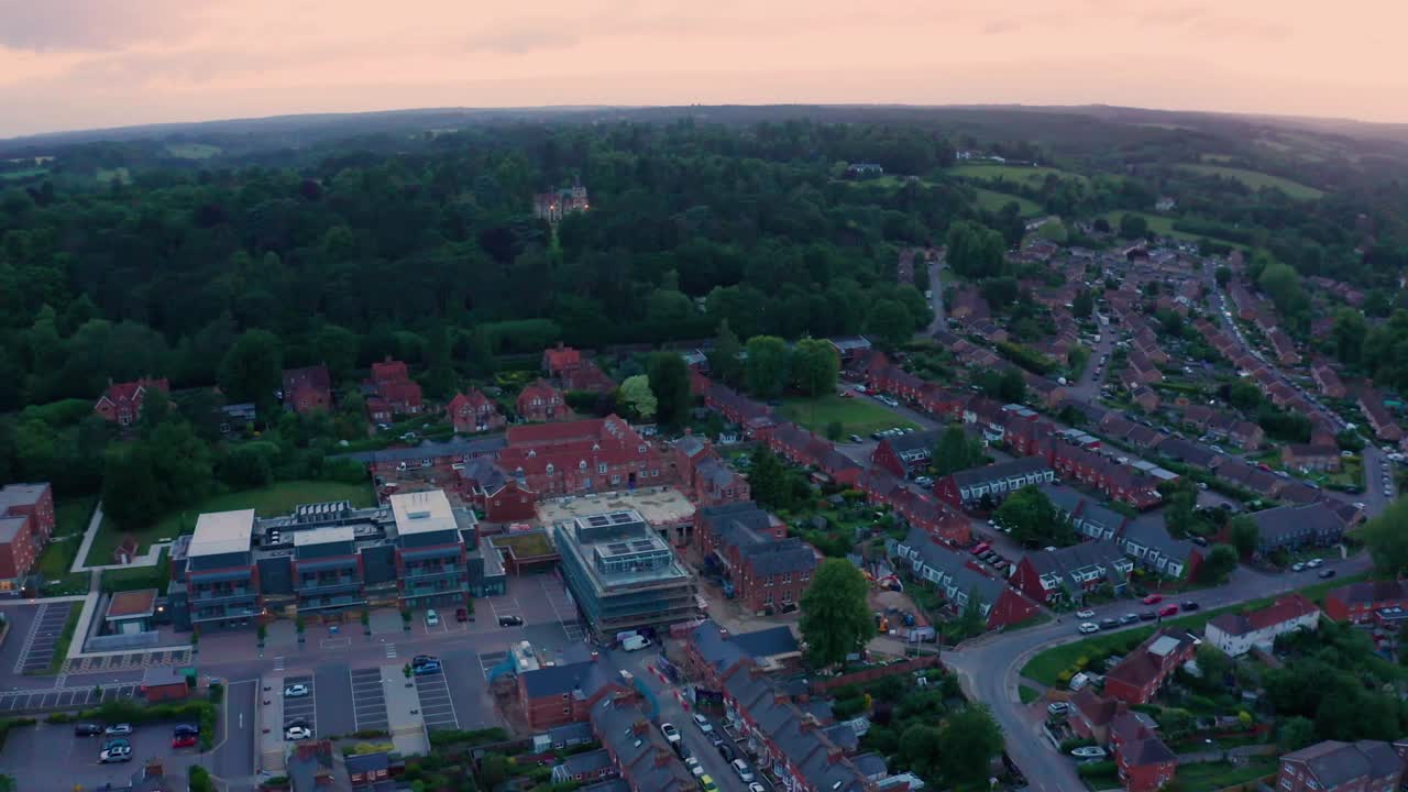 fotografía de un avión no tripulado de la hermosa ciudad de henley-on-thames, inglaterra