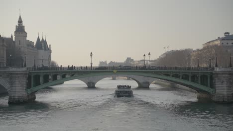 the pont neuf bridge in paris