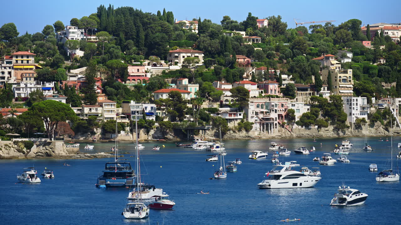 Barche ormeggiate nel porto di Villefranche-sur-Mer, Francia