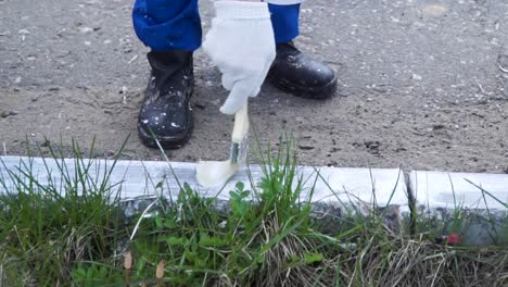 painting street curb