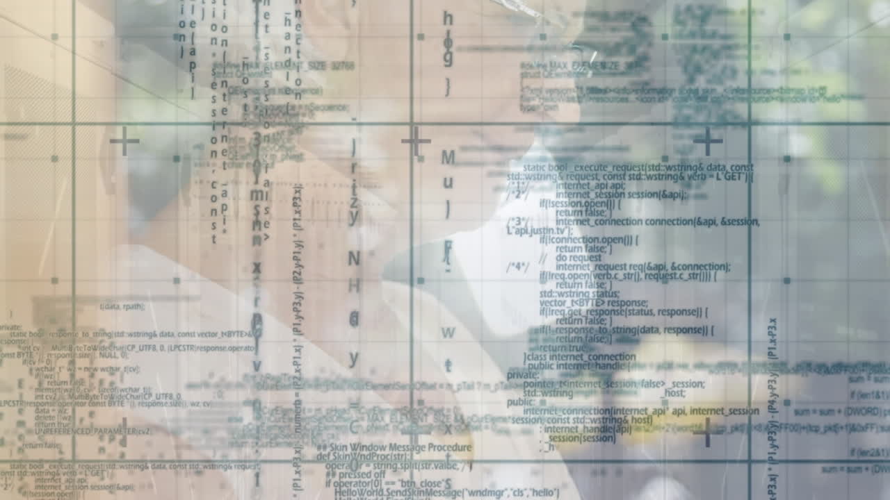 노트북을 사용하는 고령 백인 여성에 대한 프로그래밍 언어에 대한 그리드 패턴의 애니메이션