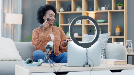 Una-Influencer-De-Belleza-Femenina-Grabando-Un-Maquillaje