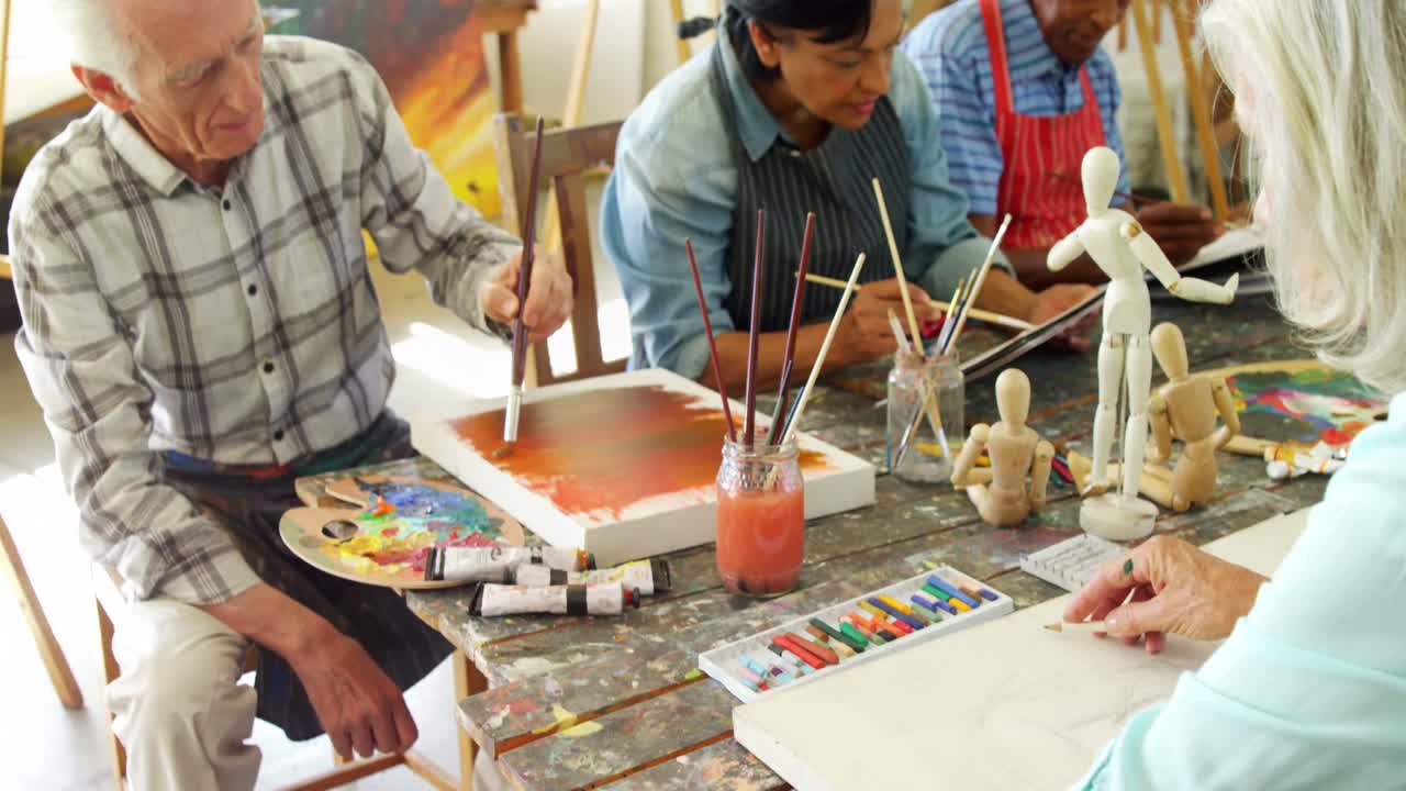 테이블 4k 에서 함께 일 하는 예술가 들