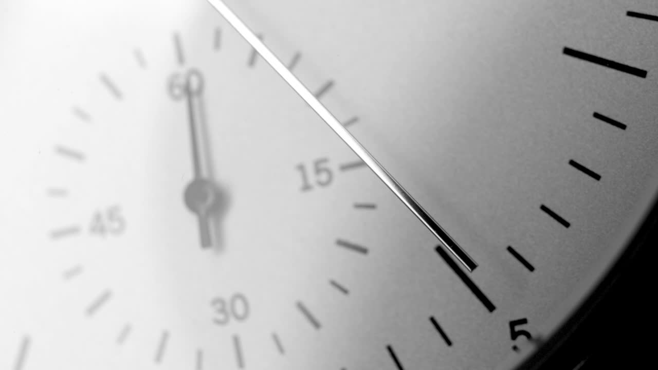 reloj analógico blanco