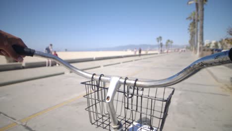 ciclismo a lo largo de la playa de venecia la 03