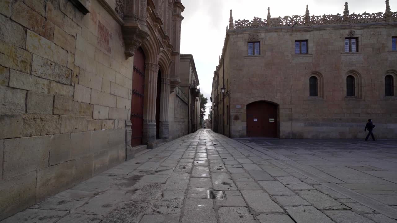 Ciudad monumental de Salamanca vacía debido al confinamiento 7