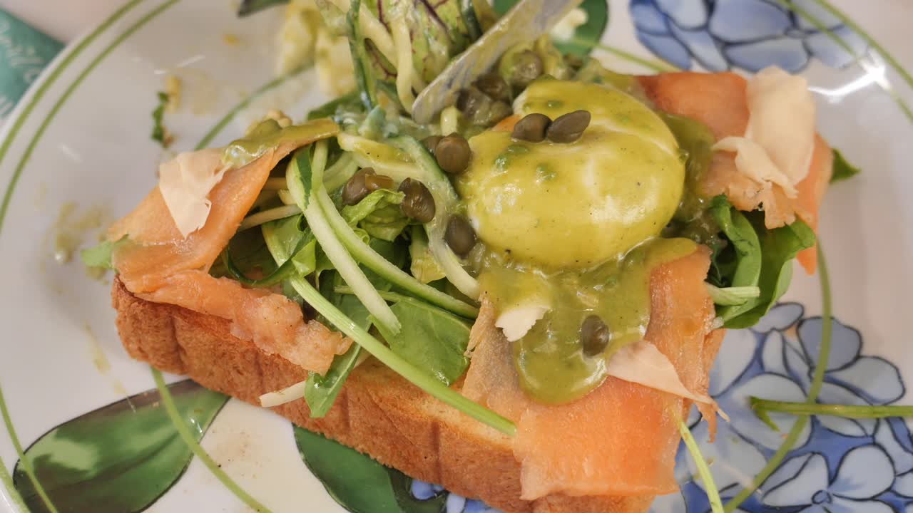 Eggs Benedict with Smoked Salmon and Zucchini