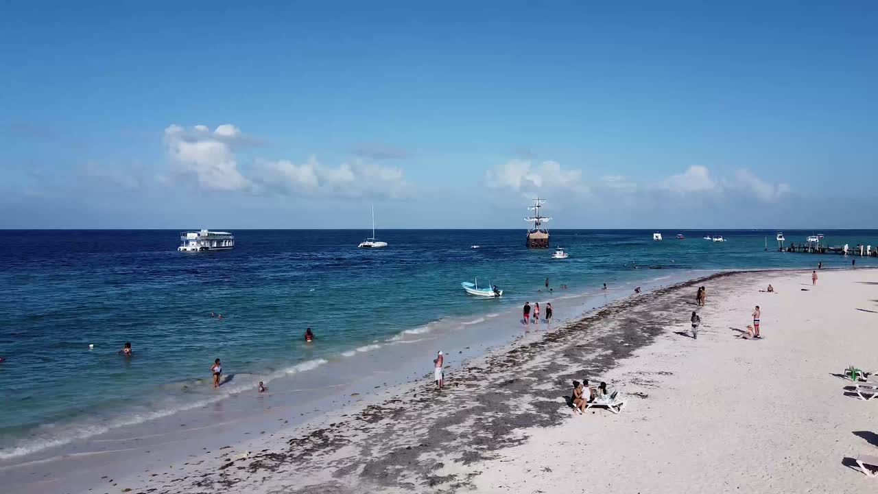 바다 해변의 놀라운 공중 드론 이미지