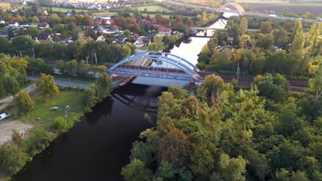 3 puentes diferentes sobre el río del canal