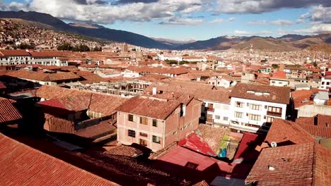 Cusco,-Peru,-Stadtdächer-Aus-Der-Luft,-Drohnenansicht2.mp4