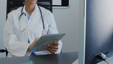 profesional médico en el trabajo