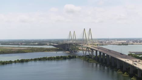 Einspielung-Der-Fred-Hartman-Brücke-In-Baytown,-Texas