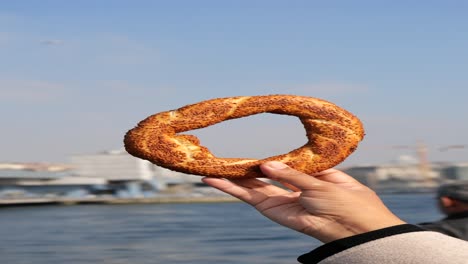 hand holding a turkish simit