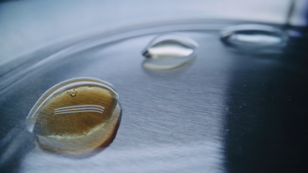 금속 표면에 다른 액체