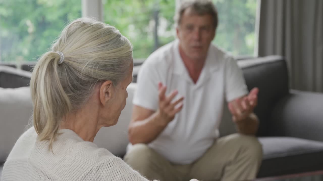 Coppia senior a casa
