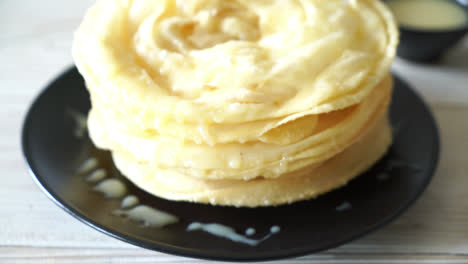 Masa-Roti-Crujiente-Frita-Con-Leche-Condensada-Azucarada