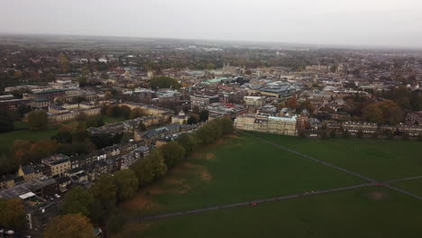 Cambridge-Centre,-drone,-look-from-sky,-foggy,-Parker's-Piece