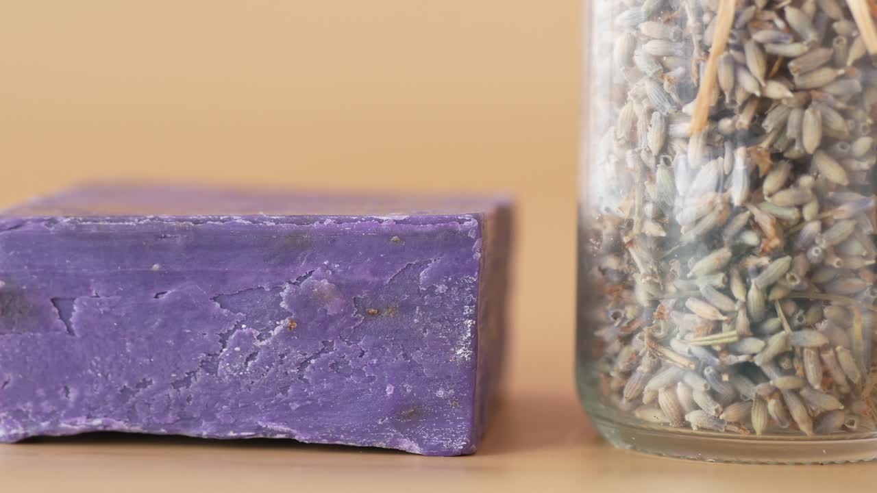 라벤더 비누 및 건조 라벤더