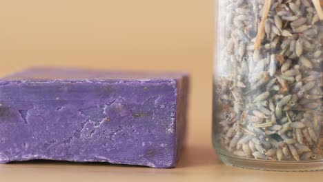 jabón de lavanda y lavanda seca