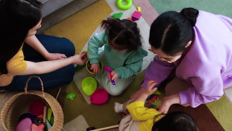 Mothers-and-babies-in-living-room