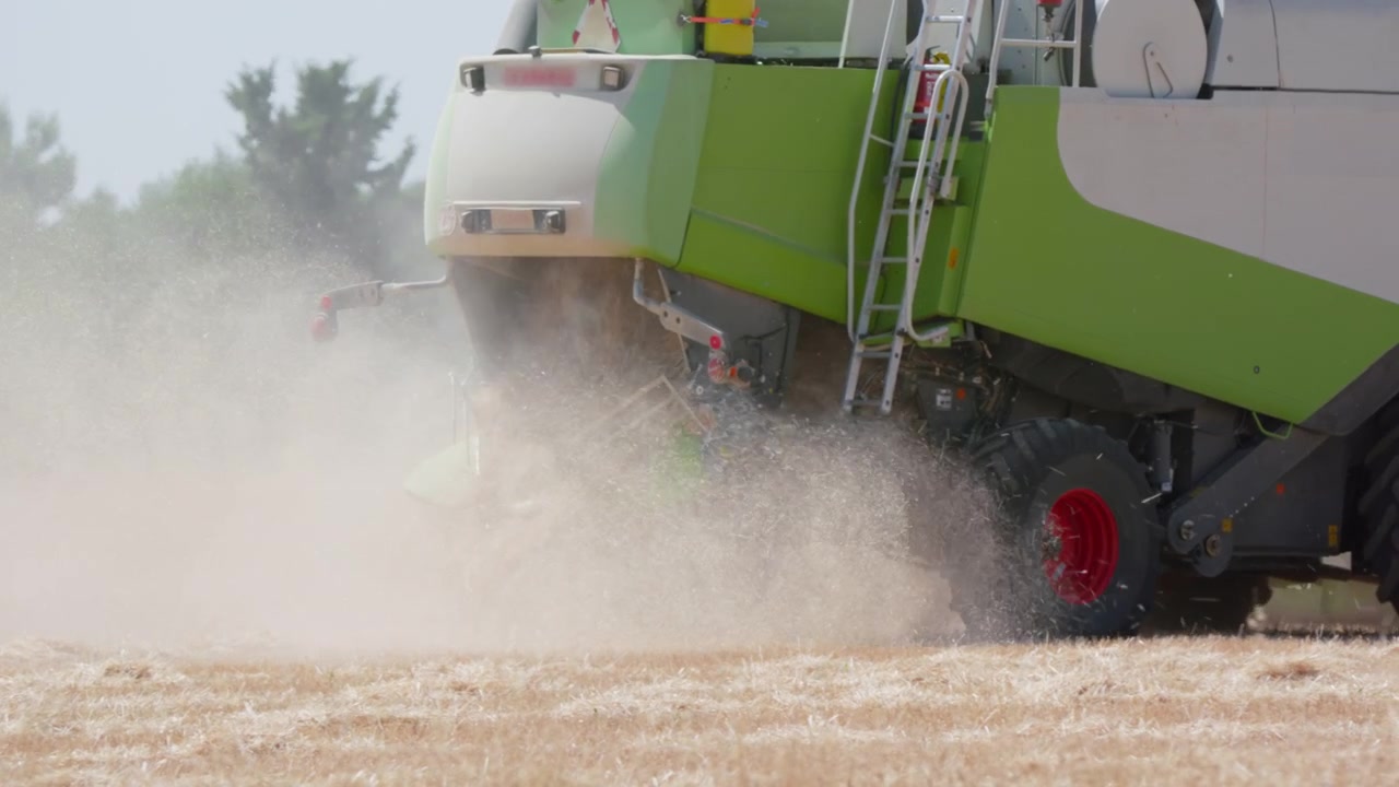 Combine harvester unloading grain into trailer