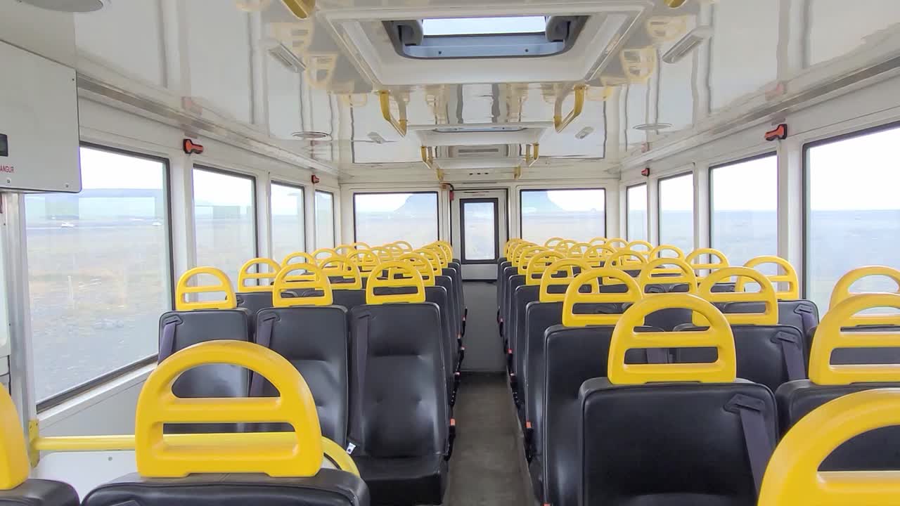 interior del vehículo que conduce al plano dc en islandia