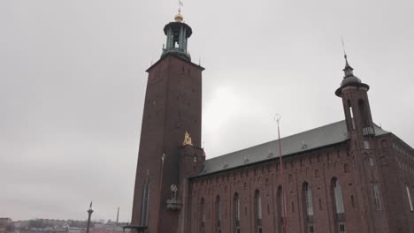 Brick-Architecture-Of-Stockholm-City-Hall-Near-Riddarholmen-Islands-In-Stockholm,-Sweden