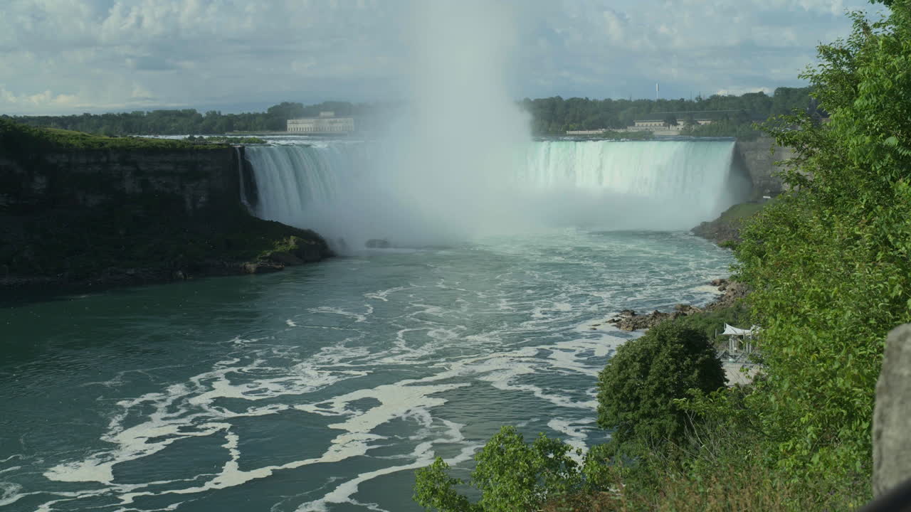 empuje hacia las cataratas de herradura canadienses