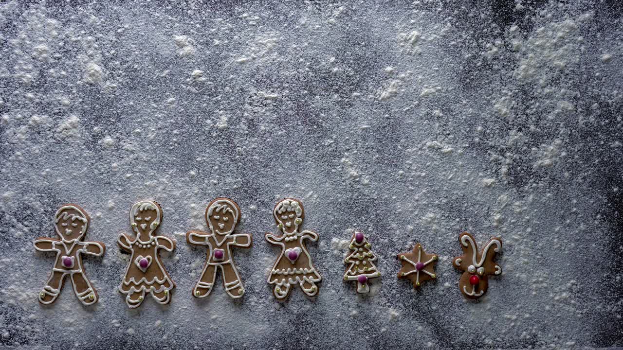 부정적인 공간 2를 가진 밀가루 위의 진저브레드 가족