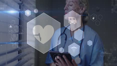 animación del destello de la lente, icono en hexágonos, médico caucásico femenino usando una tableta digital