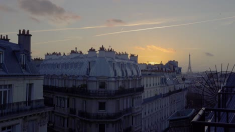 Time-lapse-Of-Paris-at-Sunset,-The-sun-is-going-down-bellow-the-horizon-with-Eiffel-Tower,-shot-from-a-Parisian-balcony,-France