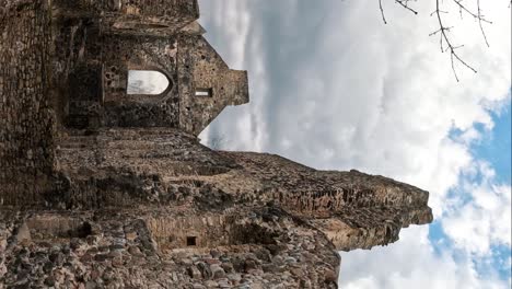 Ruinen-Der-Mittelalterlichen-Burg-Sigulda,-Lettland