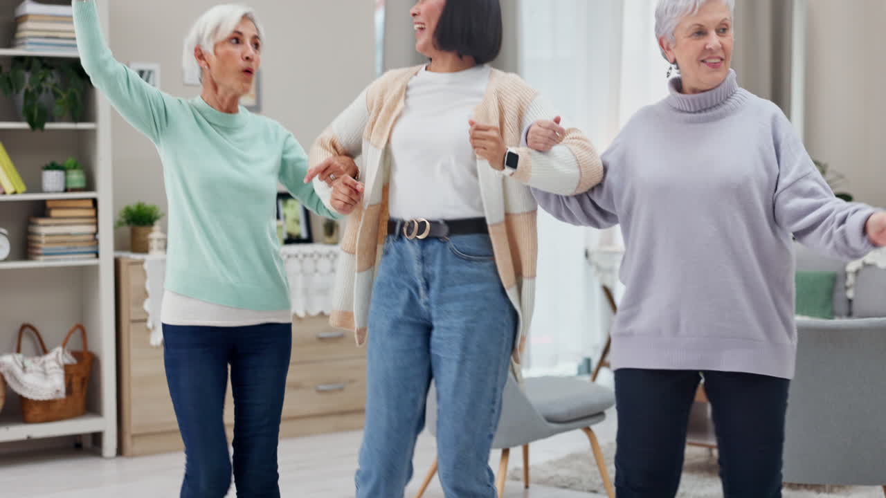 춤추는, 고령 여성과 에너지를 가진 소녀