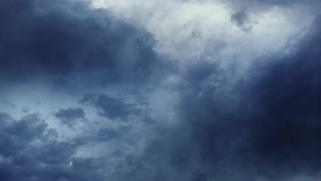 Timelapse-De-Nubes-Oscuras-En-El-Cielo