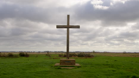 wide-shot-of-the-cross-of-peace-with-in-the-ruins-of-St-Benet’s