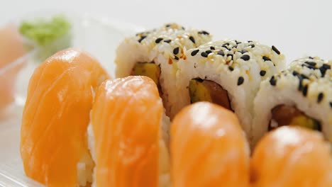 Plate-of-nigiri-and-uramaki-sushi