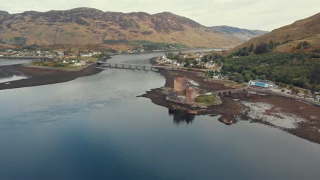 Eilean-Donan-Castle,-at-the-entrance-of-Loch-Duich-in-the-western-Highlands-of-Scotland,-one-of-the-most-evocative-castle