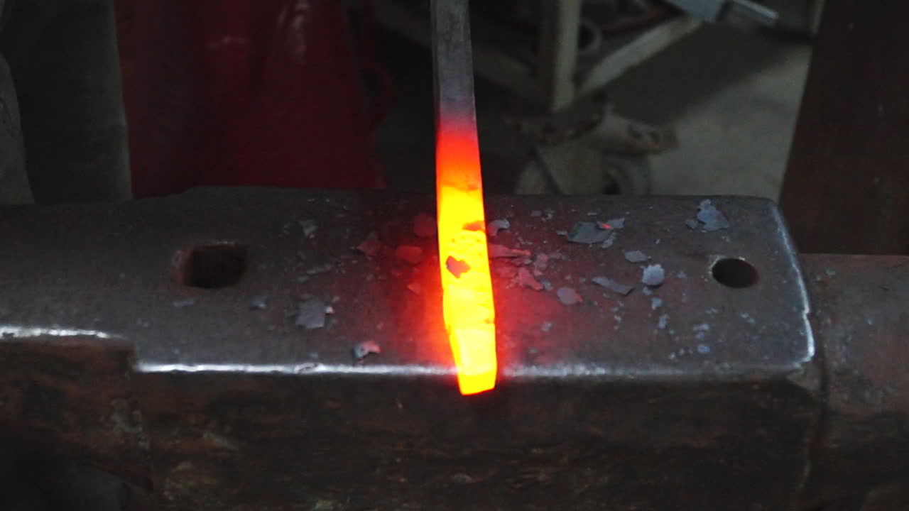 새로운 것을 창조하는 대장장이