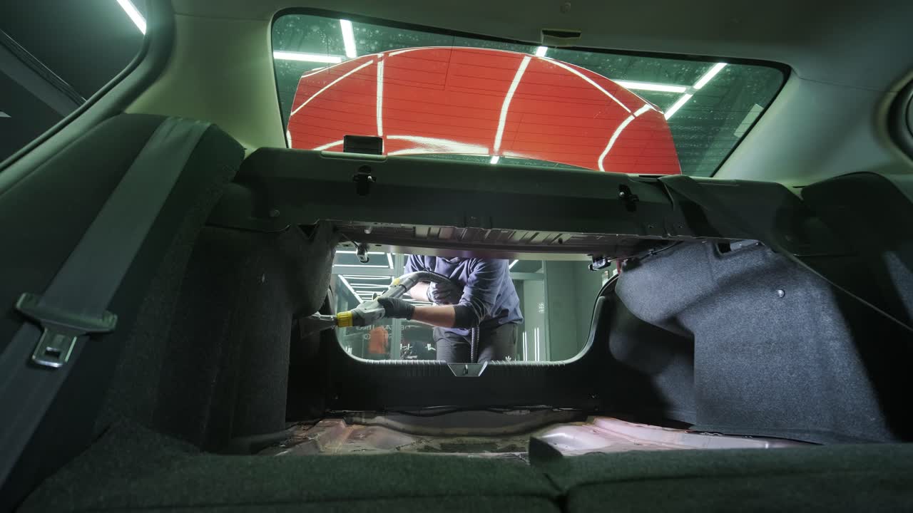 전문적인 자동차 청소. 샤워. 인테리어 세부 사항. 자동차 인테리어를 건조 청소 및 세부 사항; 깊은 좌석 청소; 자동차 세탁에서 거품을 는; 먼지에서 자동차 패널을 청소하는; 진공청소기