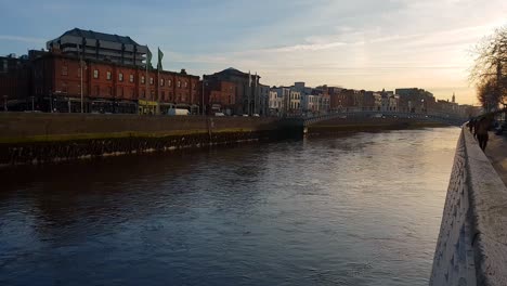 the river liffey in dublin in the evening