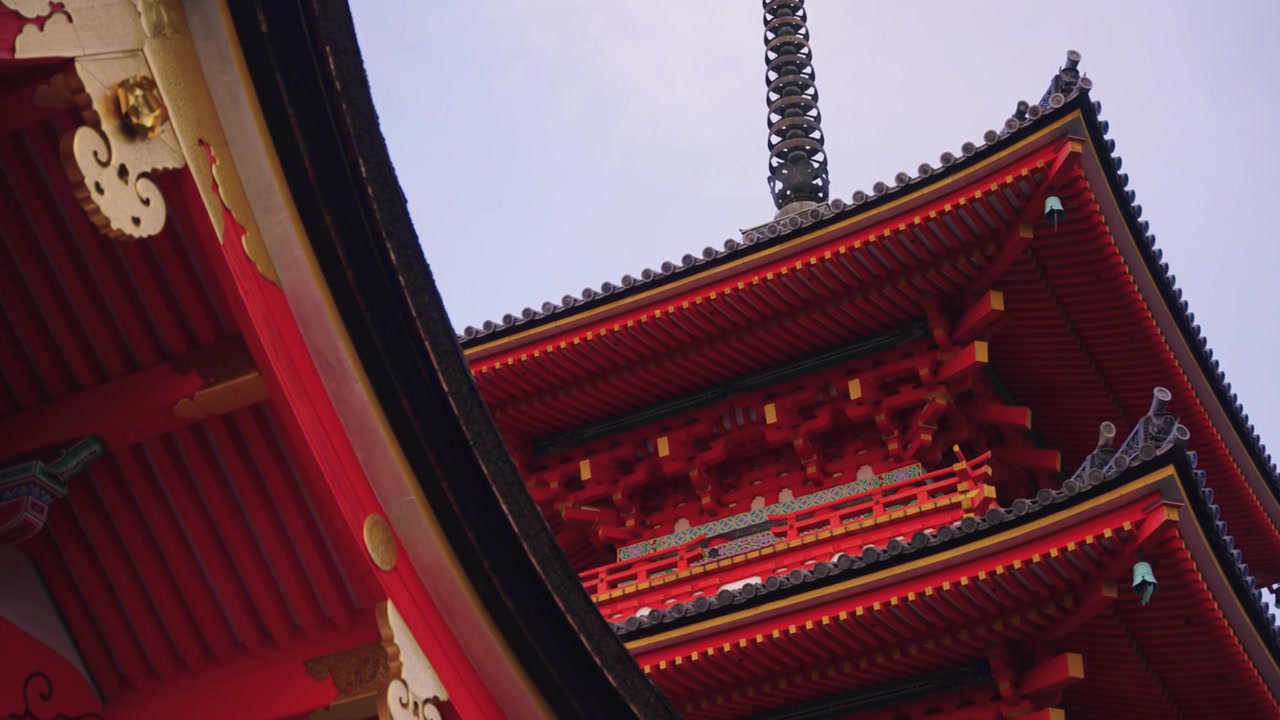 Kiyomizudera-templet, nærbillededetaljer på en varm sommerdag i Kyoto, Japan