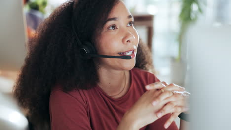 Mujer,-Hablando-Y-Consultando-En-Línea-En-Llamada