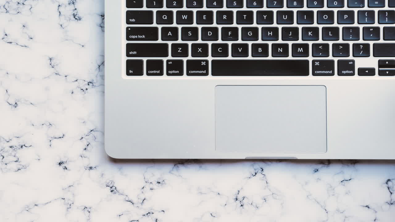 teclado macbook, botones de computadora, teclado numérico, computadora portátil en el área de trabajo, escritorio qwerty de hardware, computadora personal