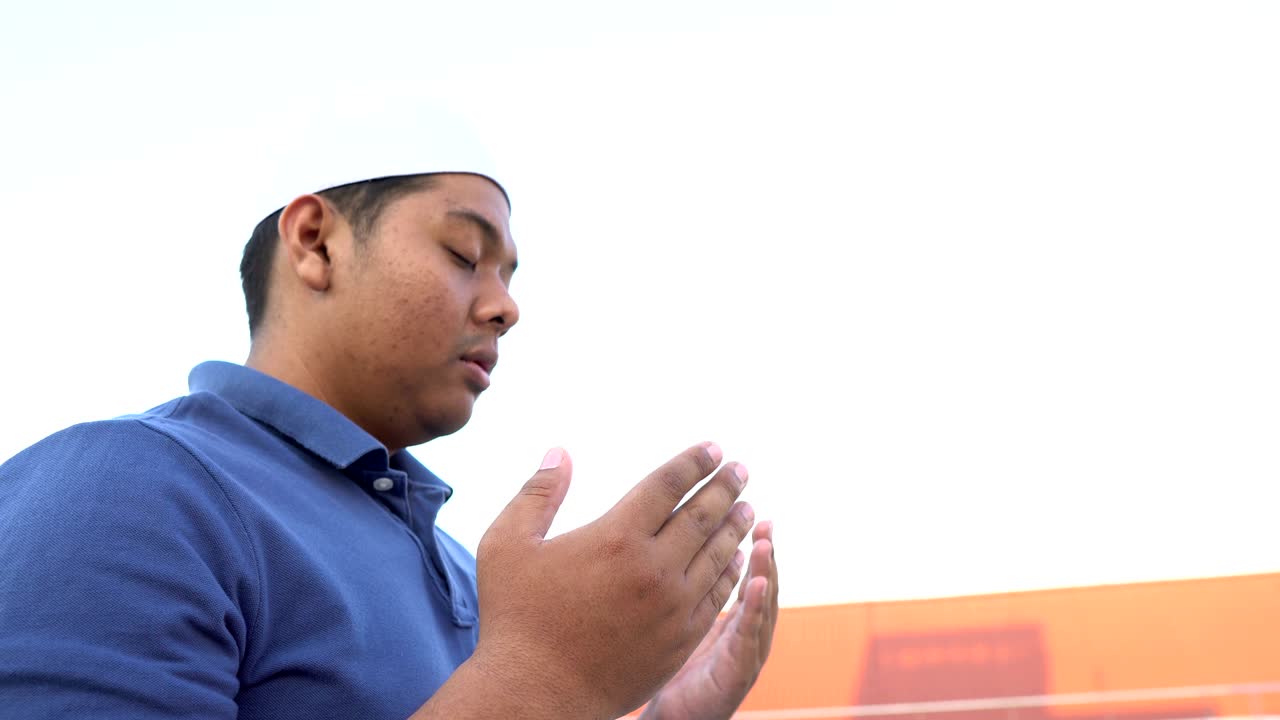 실루 젊은 아시아 무슬림